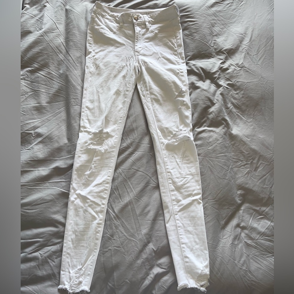 American Eagle outfitters Distressed White Hi-Rise Jegging size 6 X-Long